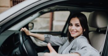 ¿Debo llevar el recibo del seguro en el coche?