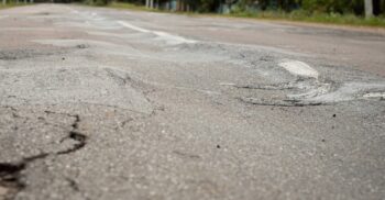 Así afectan las carreteras en mal estado a tu vehículo