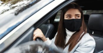 Llevar mascarilla en el coche, ¿es obligatorio?